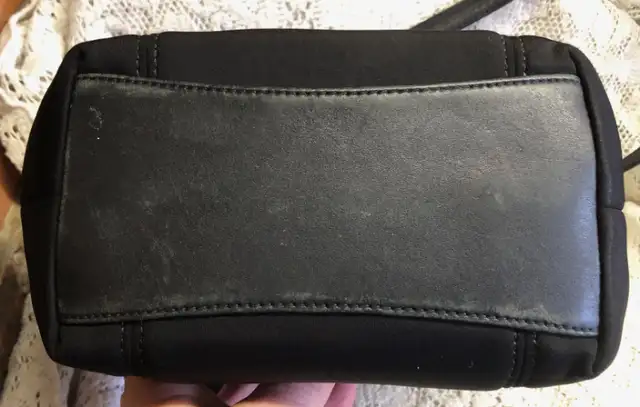 VINTAGE, BLACK NEOPRENE DESIGNER SHOULDER BAG – Good Condition in Women's - Bags & Wallets in Markham / York Region - Image 6