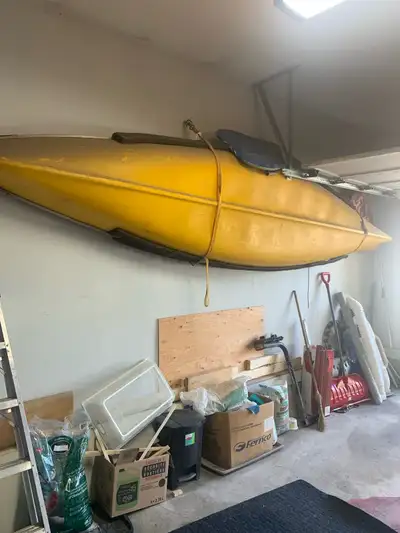 15 ft Canoe. Has a crack which I understand can be repaired using plastic welding. More pics to foll...