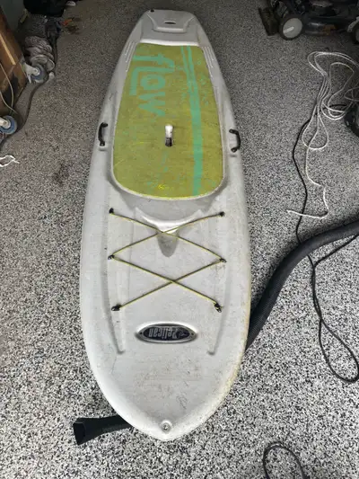 Get ready to hit the water with this used Pelican Flow 94 sit-on-top kayak, perfect for a single rid...