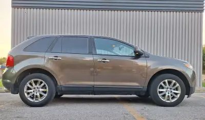 Selling my 2011 Ford Edge SEL AWD with 236,000 km. It has a clean title with no accident history. Th...