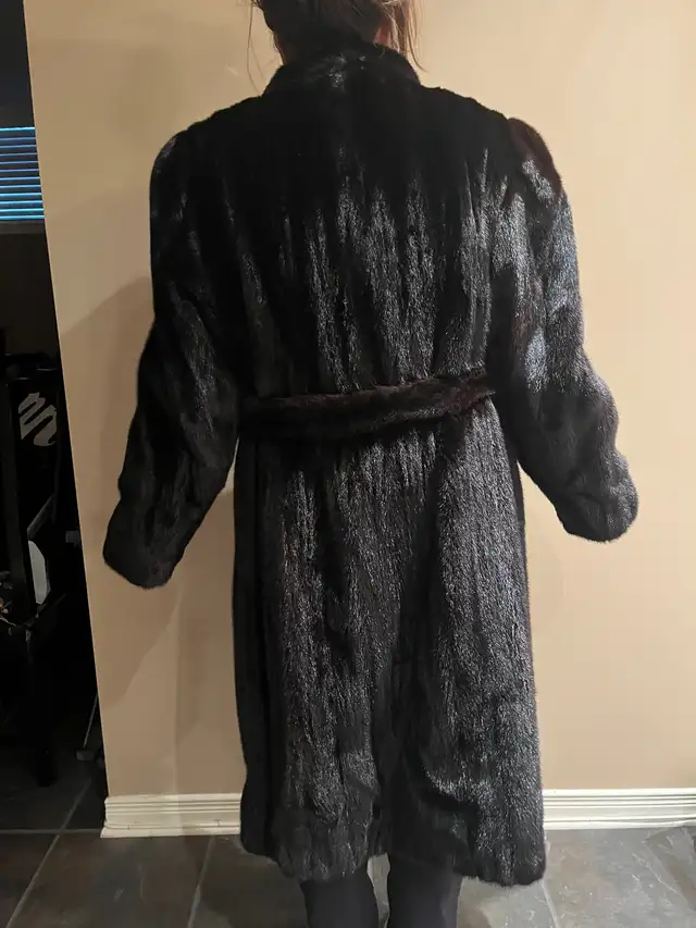 BLACK DIAMOND FEMALE MINK COAT/MANTEAU DE FOURRURE VISON FEMELL in Women's - Tops & Outerwear in Laval / North Shore - Image 4