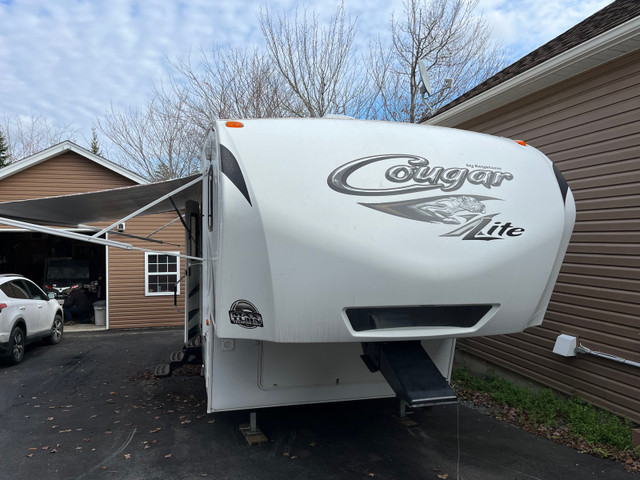 2014  Keystone Cougar X-Lite 28RDB in Travel Trailers & Campers in Cole Harbour - Image 2