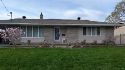 Situé au rez-de-chaussée d'un duplex 3 chambres à coucher 1 salle de bain complète Grande cour arriè...