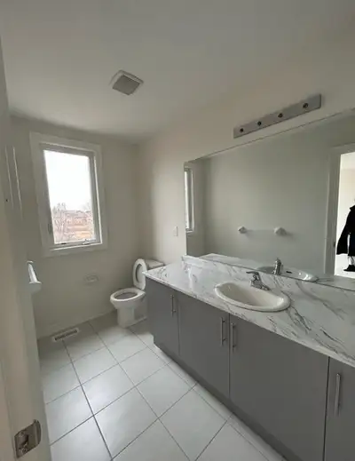 Room Sharing Available – Master Bedroom Near Queen St. & Creditview Rd., Brampton Available from Nov...