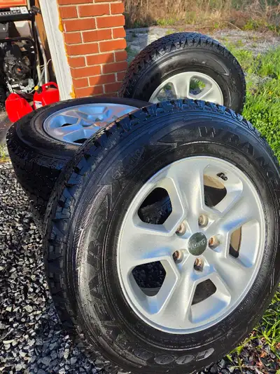 Good Year Jeep Wrangler tires with rims, great condition