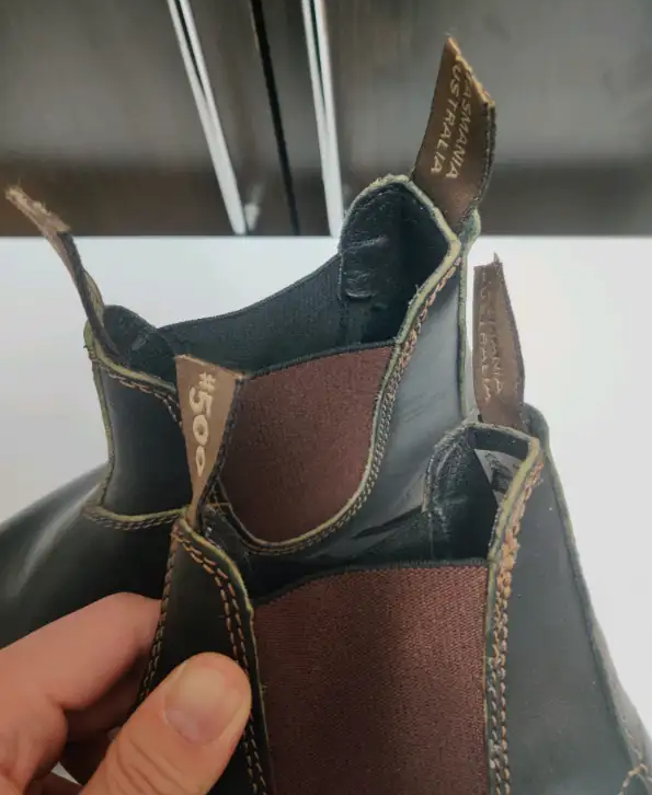 Blundstone 500 Boot ⎮ Womens 7 US《 PULL LOOPS CUT 》 in Women's - Shoes in City of Toronto - Image 3