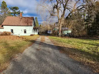 3-Bedroom House for Rent – Big Yard & BBQ – $1500/month – Heathl