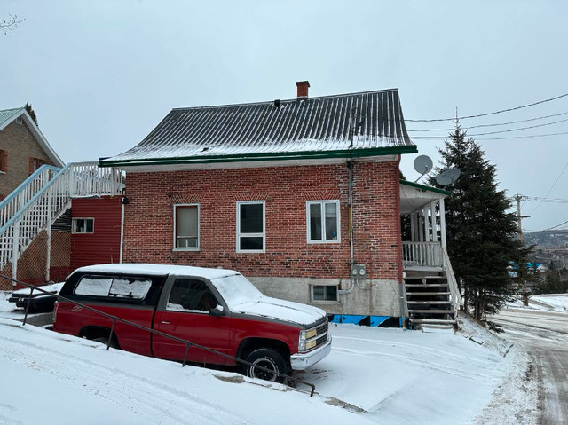 Duplex tout brique avec une vue superbe sur la ville dans Maisons à vendre  à Saguenay - Image 2