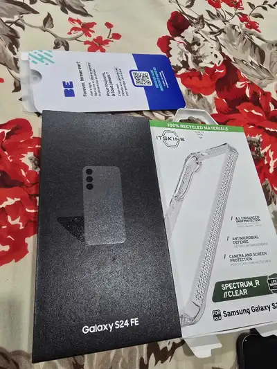 Samsung s24 fe 128gb brand new condition for sale Unlock work with all Sim card Glass screen protect...
