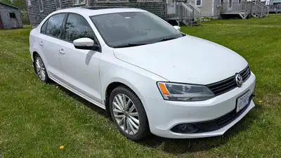 2011 Volkswagen Jetta We're selling our reliable 2011 Volkswagen Jetta becasue we're moving. This ca...
