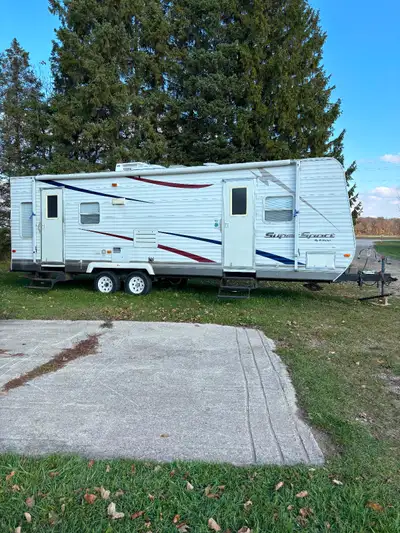Camping trailer in good condition. One slide out that works. May need a bit of adjustment. Newer tir...