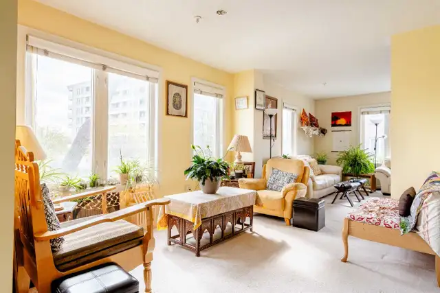 Toronto Winter Retreat! Cosy Fireplace + Warm Vibes! in Ontario in Canada - Image 7