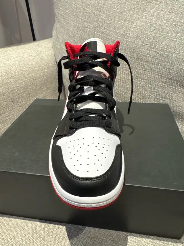 NIKE AIR JORDAN 1 MID WHITE/GYM RED BLACK MEN 9 in Men's Shoes in Markham / York Region - Image 5