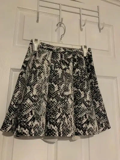 Women’s short skirt - Abercrombie Finch - size XS - $20.00, View more
