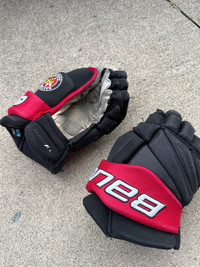 Hockey gloves