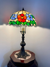 Vintage/ antique tiffany table lamp, metal base