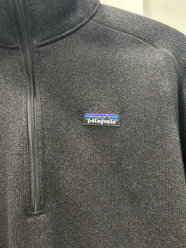 Patagonia 1/4 zip womens black large  in Women's - Tops & Outerwear in Calgary - Image 3