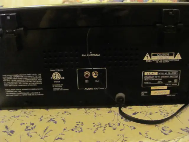 Teac  AM/FM  and Turntable Combo in Stereo Systems & Home Theatre in Edmonton - Image 4
