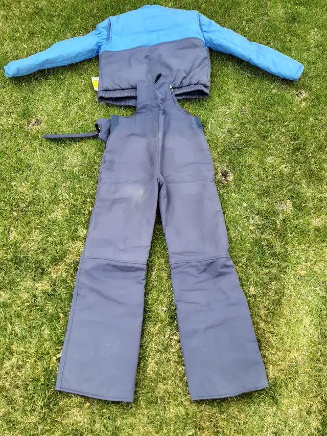 Ski Suit, 2-piece Men’s Jacket & Pants in Ski in Calgary - Image 8
