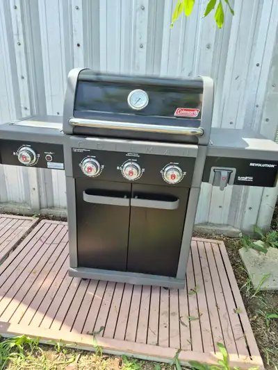 Coleman BBQ natural gas barbeque Grill barbecue - good working condition, not rusty, higher quality...