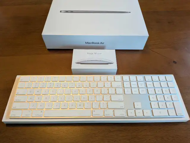 Apple M1 MacBook Air Bundle in Laptops in Winnipeg - Image 10