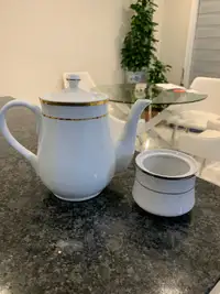 Teapot and Sugar Pot 