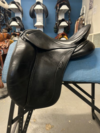 17” Schleese Infinity Dressage Saddle 