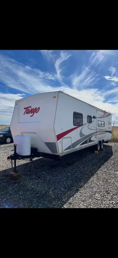 2008 Pacific Coachworks Tango Expedition 29.9BH – Bunkhouse Family Trailer Well-maintained and ready...