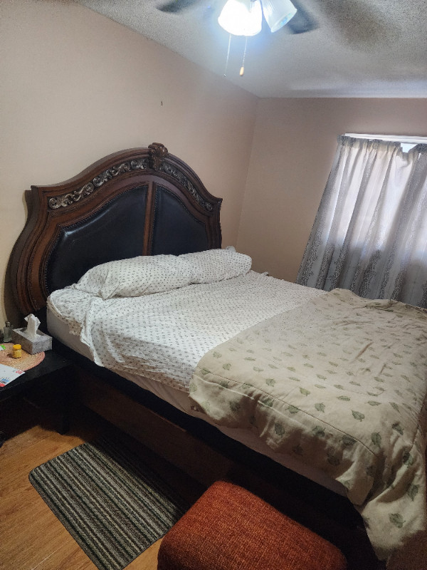 King size bed and Marantz music system with 2 speakers for sale. in General Electronics in Mississauga / Peel Region - Image 4