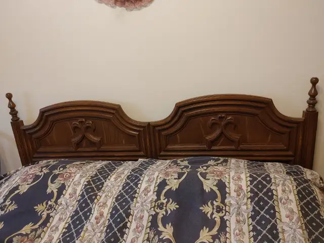 70's Vintage Bedroom Suite in Dressers & Wardrobes in Calgary - Image 5