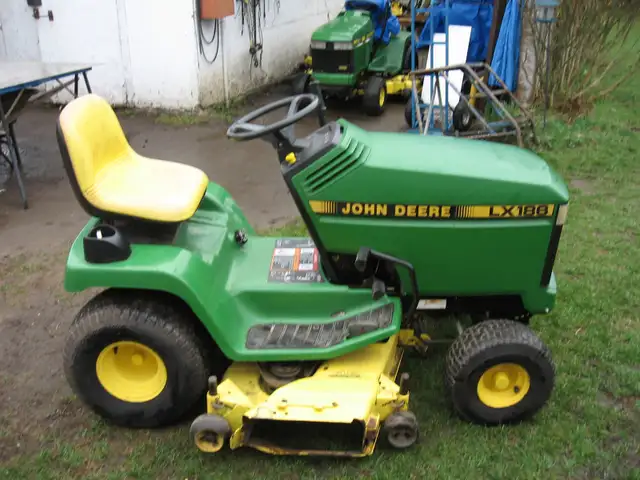 John Deere LX188 for sale in Lawnmowers & Leaf Blowers in Belleville - Image 3