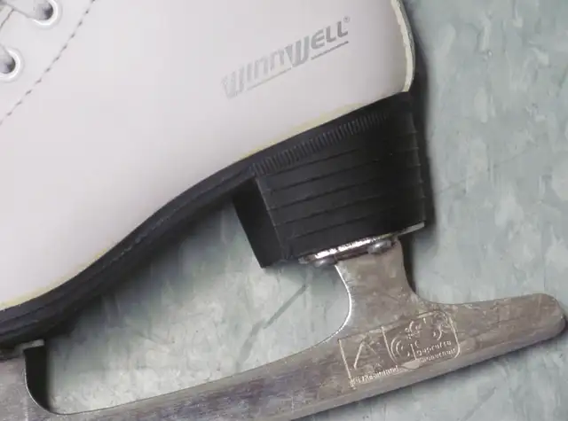 NEW WINNWELL Figure SKATES Size 10Y (Inner length 18.2cm/7.1'') in Skates & Blades in Muskoka - Image 7