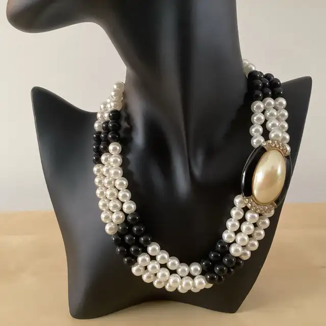 Stunning VTG Statement Earrings/Offset Necklace/Stretch Bracelet in Jewellery & Watches in West Island - Image 4