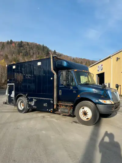 2003 International 4300 Service Utility Truck Inspection : Good Until October 2025 Engine : Internat...