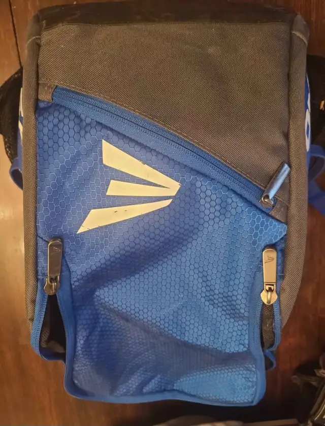 Baseball equipment package (bag, helmet, gloves, pants, bat) in Baseball & Softball in City of Toronto - Image 9