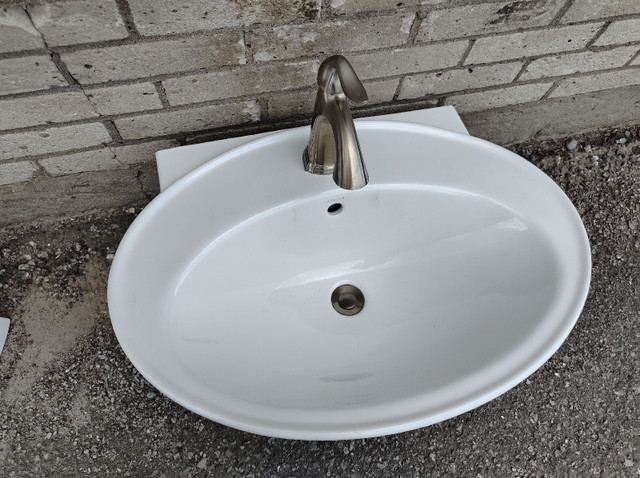 Bathroom White Ceramic Wall Mounted Sink with High Rise Faucet / in Plumbing, Sinks, Toilets & Showers in Kawartha Lakes