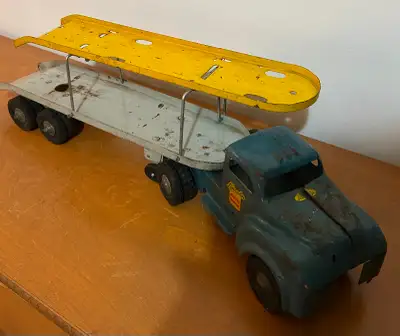Original Lincoln Toys Auto Transport Truck Car Hauler Original condition.....missing grill + wear fr...