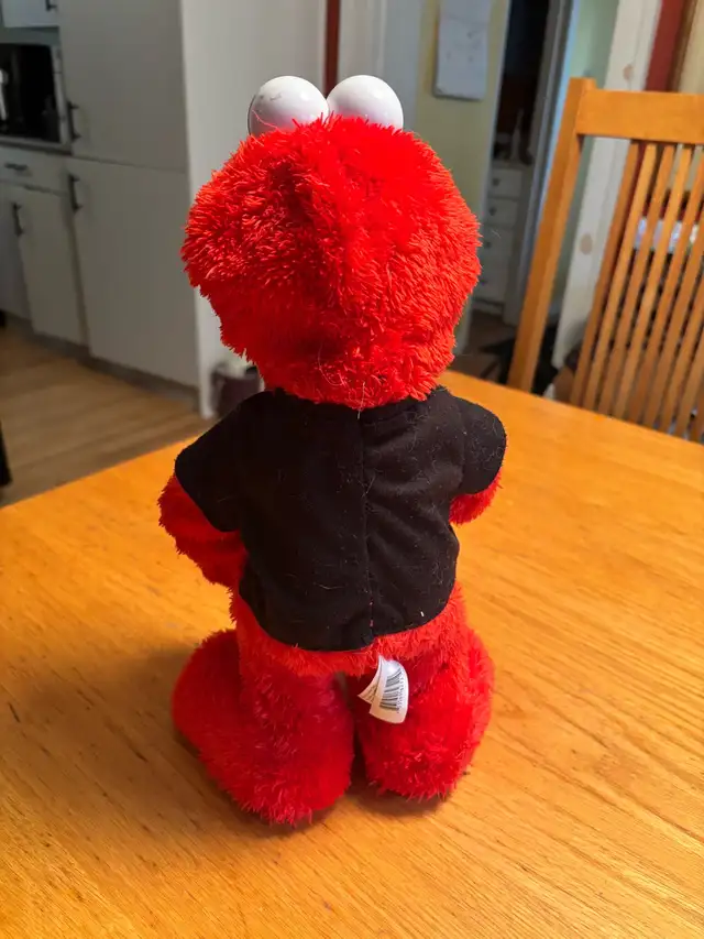 Let's Rock Dancing Singing Elmo in Toys & Games in Kitchener / Waterloo - Image 4