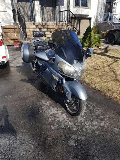 achetée neuve tuneup fait pneus neufs Seal de fourche neuf siège Corbin Problème injection
