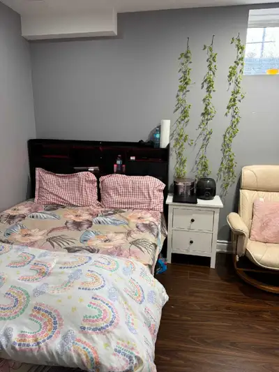 1 room available near fairway mall