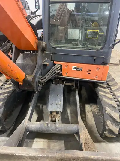 Great condition thousand hour machine comes with three buckets and a thumb, air conditioning and hea...