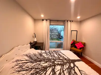 Large – Private furnished room for RENT- Central Oshawa- Aug 1