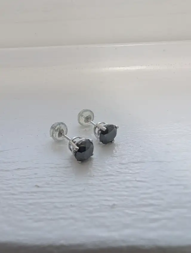 New 14K White Gold Diamond Earrings For Sale in Jewellery & Watches in London - Image 9
