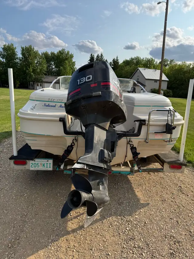 1995 Glastron 17’ Fish/Ski  in Powerboats & Motorboats in Saskatoon - Image 7