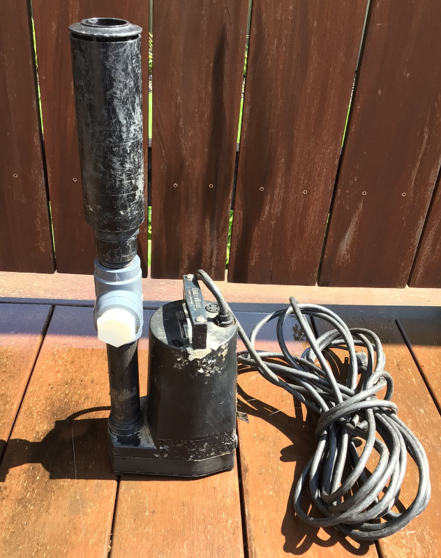 Little Giant Submersible Pump for Garden Water Feature + Foamer in Hot Tubs & Pools in Guelph - Image 3