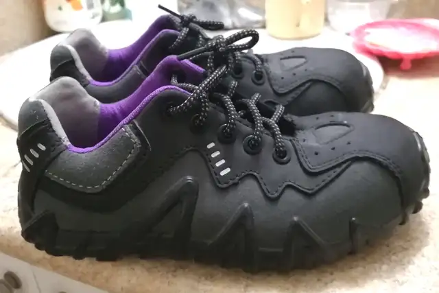 TERRA WOMEN SAFETY BOOTS LEATHER UPPER SIZE 36 (EUR) in Women's - Shoes in Mississauga / Peel Region - Image 2