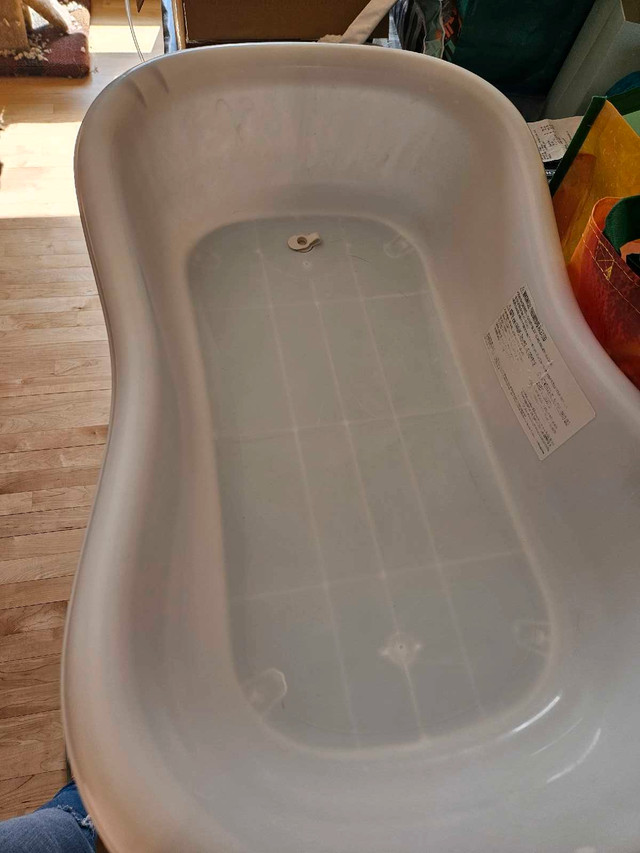 Baby bathtub with infant insert in Other in Calgary - Image 3