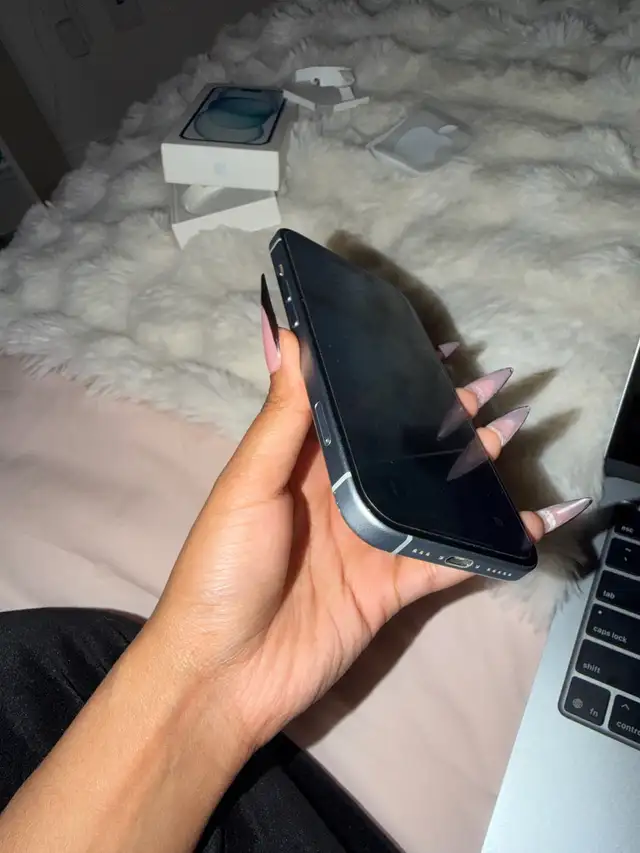 Apple iPhone 15 in Cell Phones in Delta/Surrey/Langley - Image 7