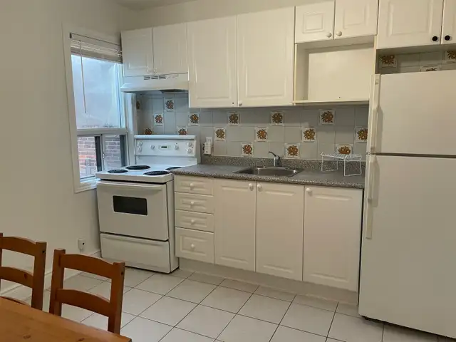 Ossington near Bloor - 2-bedroom flat apartment in Toronto home