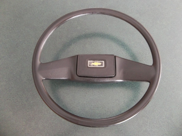 1973 to 1983 Chev truck steering wheel ..... a beauty in Auto Body Parts in London